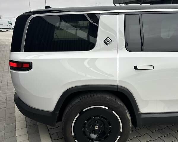 Білий Rivian R1S, об'ємом двигуна 0 л та пробігом 5 тис. км за 49999 $, фото 14 на Automoto.ua