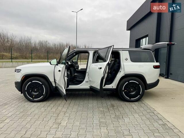 Білий Rivian R1S, об'ємом двигуна 0 л та пробігом 5 тис. км за 49999 $, фото 5 на Automoto.ua