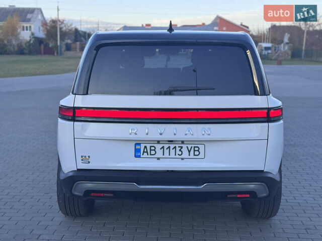 Rivian R1S 2025 в Виннице на Automoto.ua Белый Rivian R1S, объемом двигателя 0 л и пробегом 6 тыс. км за 65000 $, фото 5 на Automoto.ua