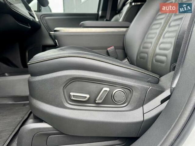 Білий Rivian R1S, об'ємом двигуна 0 л та пробігом 5 тис. км за 49999 $, фото 41 на Automoto.ua