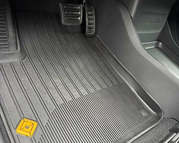 Білий Rivian R1S, об'ємом двигуна 0 л та пробігом 5 тис. км за 49999 $, фото 38 на Automoto.ua