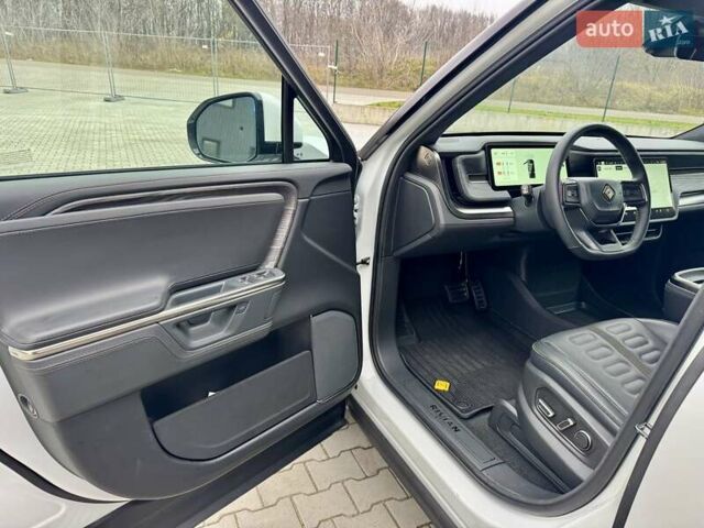 Білий Rivian R1S, об'ємом двигуна 0 л та пробігом 5 тис. км за 49999 $, фото 39 на Automoto.ua