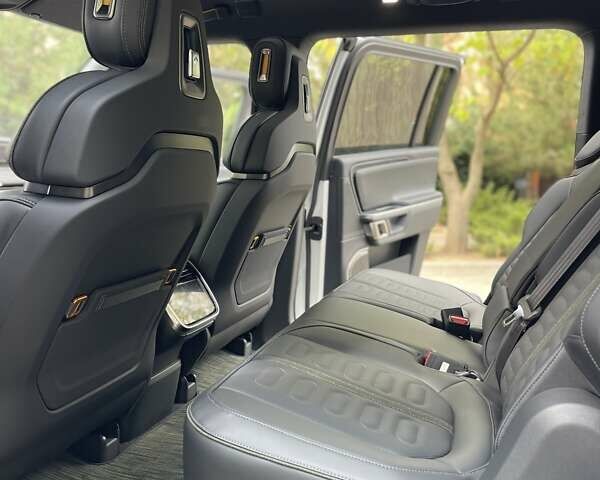 Белый Rivian R1S, объемом двигателя 0 л и пробегом 1 тыс. км за 55900 $, фото 31 на Automoto.ua