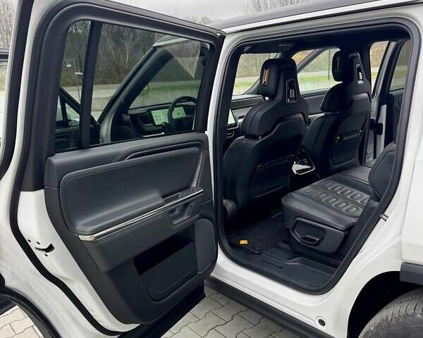 Білий Rivian R1S, об'ємом двигуна 0 л та пробігом 5 тис. км за 49999 $, фото 24 на Automoto.ua