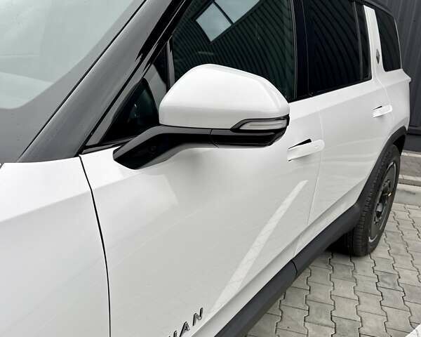 Білий Rivian R1S, об'ємом двигуна 0 л та пробігом 5 тис. км за 49999 $, фото 50 на Automoto.ua