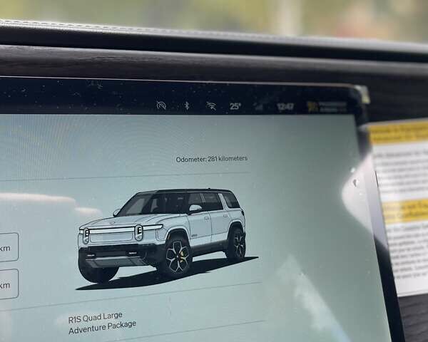 Белый Rivian R1S, объемом двигателя 0 л и пробегом 1 тыс. км за 55900 $, фото 27 на Automoto.ua