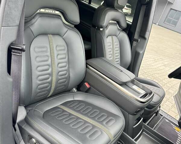 Білий Rivian R1S, об'ємом двигуна 0 л та пробігом 5 тис. км за 49999 $, фото 29 на Automoto.ua