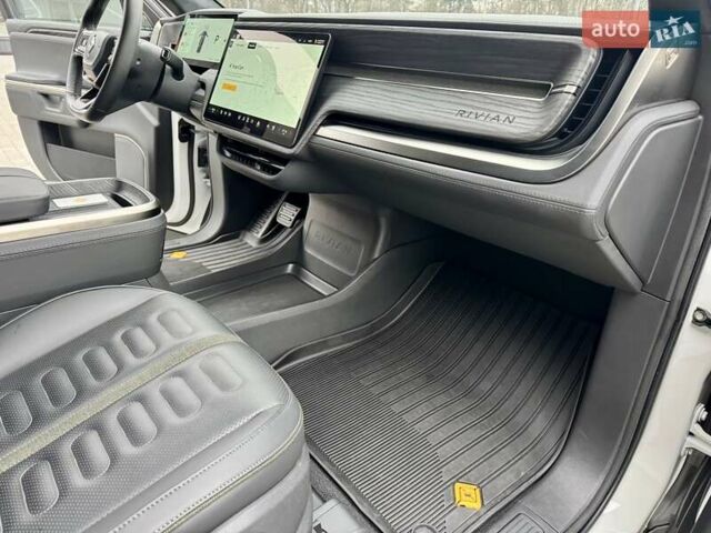 Білий Rivian R1S, об'ємом двигуна 0 л та пробігом 5 тис. км за 49999 $, фото 34 на Automoto.ua