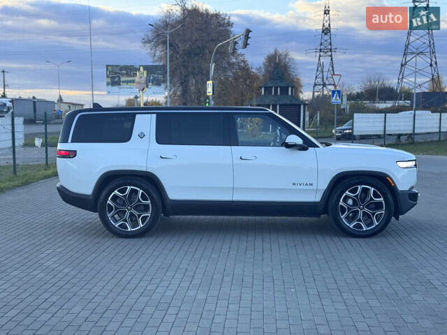Rivian R1S 2025 в Виннице на Automoto.ua Белый Rivian R1S, объемом двигателя 0 л и пробегом 6 тыс. км за 65000 $, фото 3 на Automoto.ua