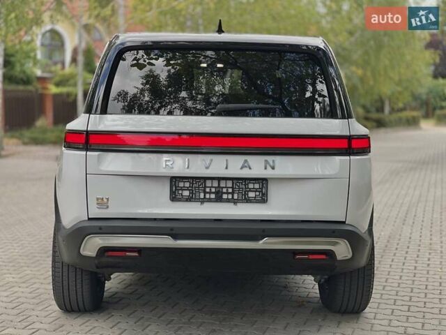 Белый Rivian R1S, объемом двигателя 0 л и пробегом 1 тыс. км за 55900 $, фото 6 на Automoto.ua