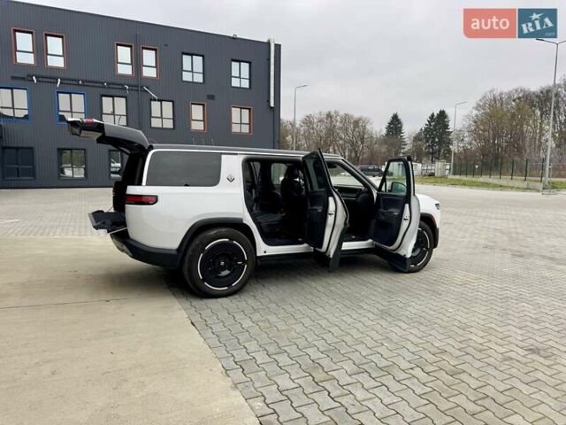 Білий Rivian R1S, об'ємом двигуна 0 л та пробігом 5 тис. км за 49999 $, фото 3 на Automoto.ua
