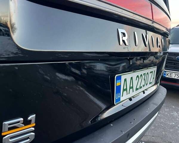 Черный Rivian R1S, объемом двигателя 0 л и пробегом 10 тыс. км за 58900 $, фото 18 на Automoto.ua
