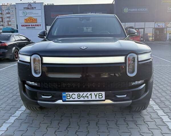 Чорний Rivian R1S, об'ємом двигуна 0 л та пробігом 4 тис. км за 60999 $, фото 2 на Automoto.ua