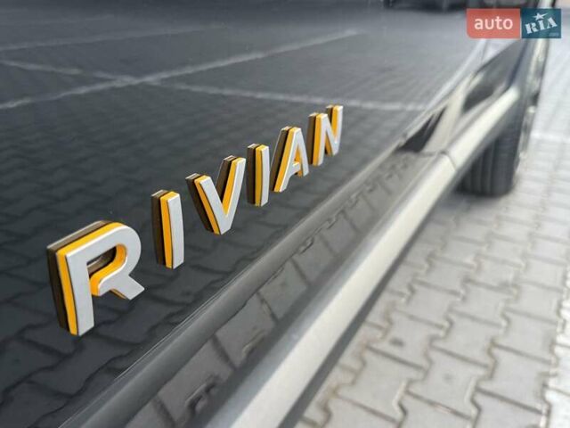 Чорний Rivian R1S, об'ємом двигуна 0 л та пробігом 4 тис. км за 60999 $, фото 22 на Automoto.ua