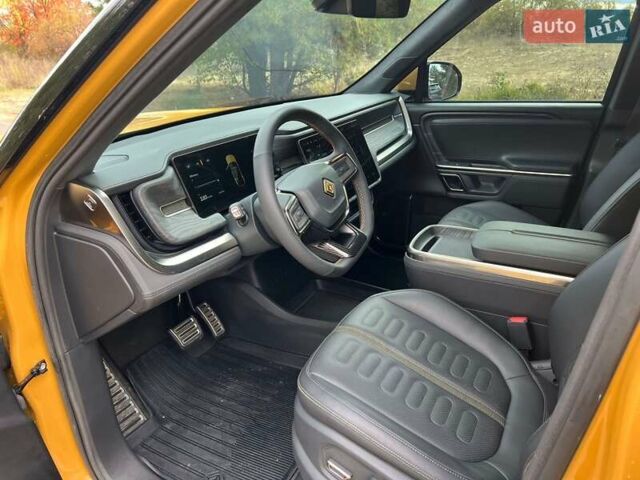 Желтый Rivian R1S, объемом двигателя 0 л и пробегом 21 тыс. км за 65000 $, фото 10 на Automoto.ua