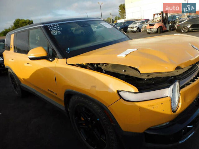 Желтый Rivian R1S, объемом двигателя 0 л и пробегом 16 тыс. км за 29900 $, фото 2 на Automoto.ua