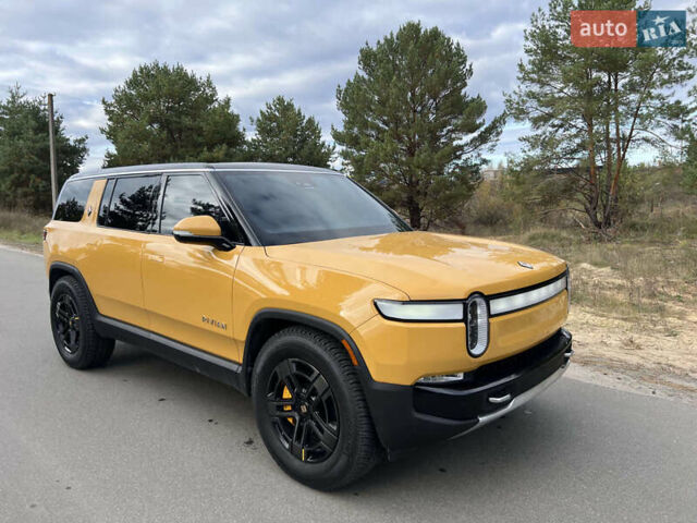 Желтый Rivian R1S, объемом двигателя 0 л и пробегом 21 тыс. км за 65000 $, фото 1 на Automoto.ua