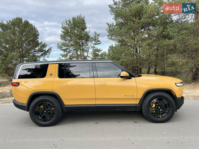 Желтый Rivian R1S, объемом двигателя 0 л и пробегом 21 тыс. км за 65000 $, фото 2 на Automoto.ua