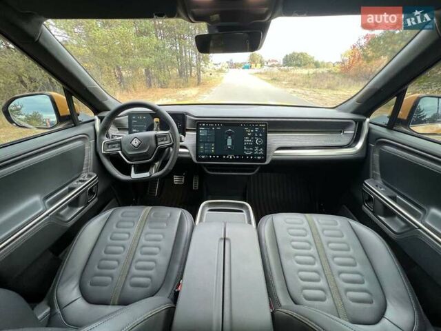 Желтый Rivian R1S, объемом двигателя 0 л и пробегом 21 тыс. км за 65000 $, фото 8 на Automoto.ua