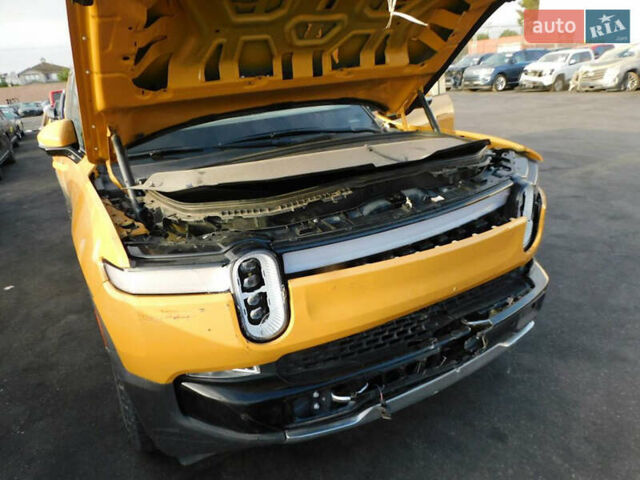 Желтый Rivian R1S, объемом двигателя 0 л и пробегом 16 тыс. км за 29900 $, фото 1 на Automoto.ua