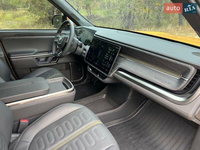 Желтый Rivian R1S, объемом двигателя 0 л и пробегом 21 тыс. км за 65000 $, фото 12 на Automoto.ua