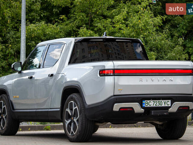 Сірий Rivian R1S, об'ємом двигуна 0 л та пробігом 54 тис. км за 52000 $, фото 24 на Automoto.ua