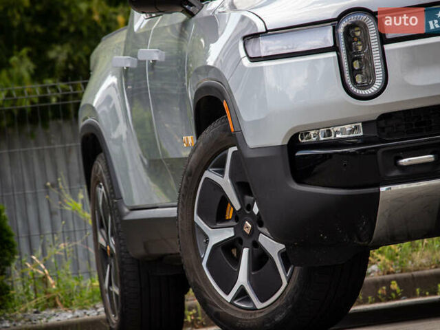 Сірий Rivian R1S, об'ємом двигуна 0 л та пробігом 54 тис. км за 52000 $, фото 18 на Automoto.ua