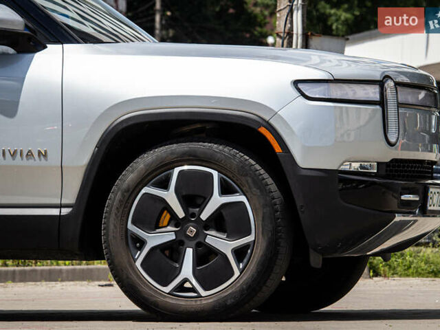 Сірий Rivian R1S, об'ємом двигуна 0 л та пробігом 54 тис. км за 52000 $, фото 8 на Automoto.ua