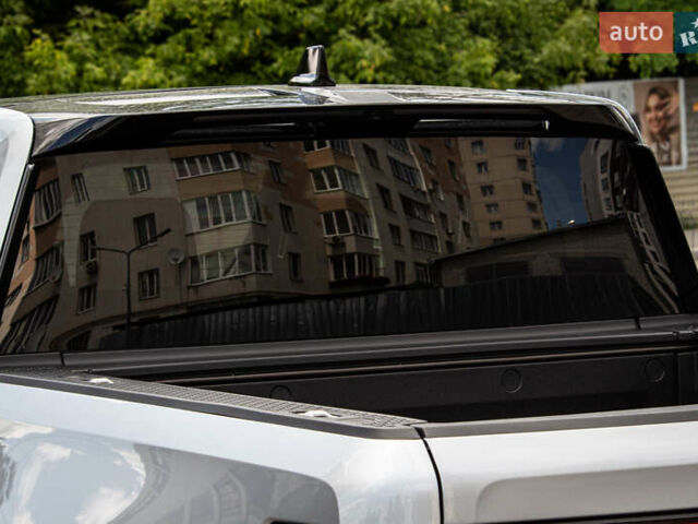 Сірий Rivian R1S, об'ємом двигуна 0 л та пробігом 54 тис. км за 52000 $, фото 29 на Automoto.ua