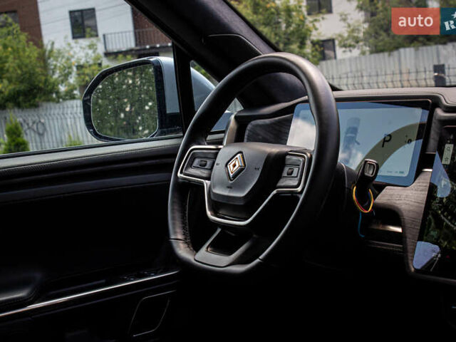 Сірий Rivian R1S, об'ємом двигуна 0 л та пробігом 54 тис. км за 52000 $, фото 61 на Automoto.ua