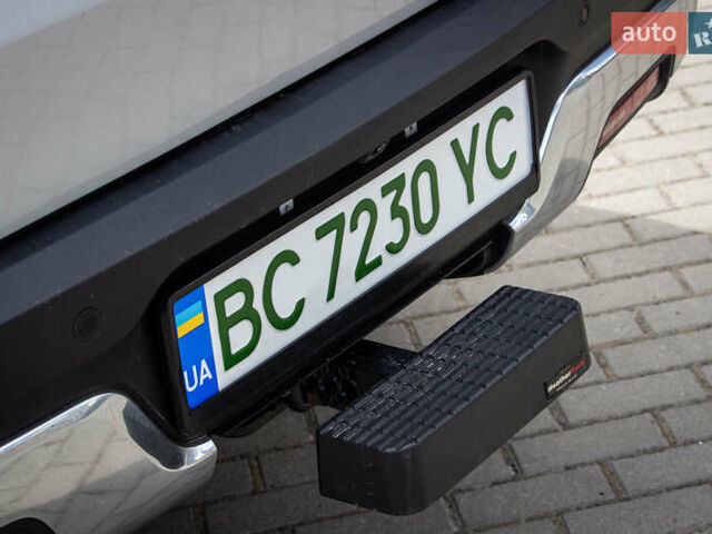 Сірий Rivian R1S, об'ємом двигуна 0 л та пробігом 54 тис. км за 52000 $, фото 31 на Automoto.ua