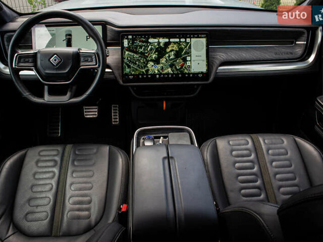 Сірий Rivian R1S, об'ємом двигуна 0 л та пробігом 54 тис. км за 52000 $, фото 53 на Automoto.ua