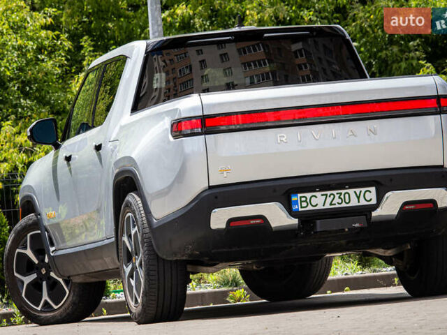 Сірий Rivian R1S, об'ємом двигуна 0 л та пробігом 54 тис. км за 52000 $, фото 35 на Automoto.ua