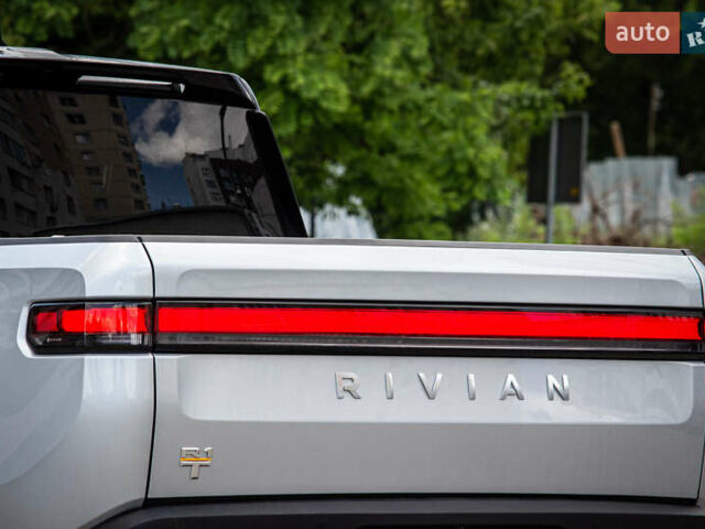 Сірий Rivian R1S, об'ємом двигуна 0 л та пробігом 54 тис. км за 52000 $, фото 25 на Automoto.ua