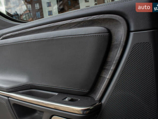 Сірий Rivian R1S, об'ємом двигуна 0 л та пробігом 54 тис. км за 52000 $, фото 43 на Automoto.ua