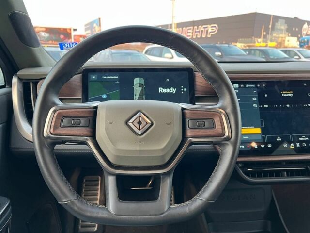 Серый Rivian R1S, объемом двигателя 0 л и пробегом 29 тыс. км за 57490 $, фото 23 на Automoto.ua
