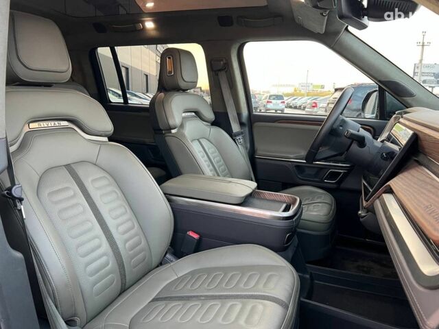 Серый Rivian R1S, объемом двигателя 0 л и пробегом 29 тыс. км за 57490 $, фото 44 на Automoto.ua