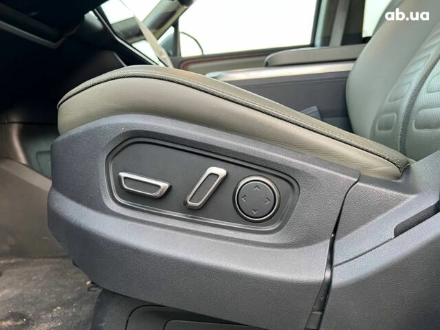 Серый Rivian R1S, объемом двигателя 0 л и пробегом 29 тыс. км за 57490 $, фото 20 на Automoto.ua