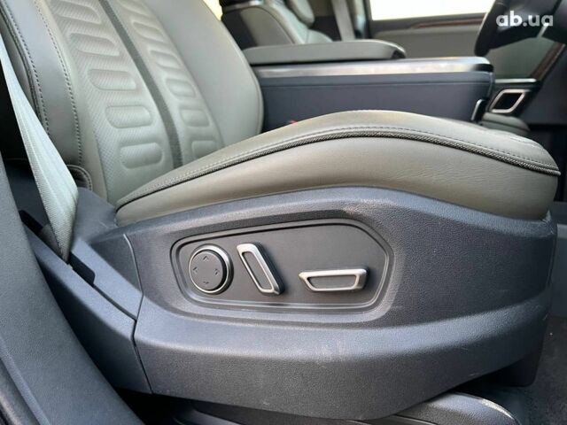 Серый Rivian R1S, объемом двигателя 0 л и пробегом 29 тыс. км за 57490 $, фото 45 на Automoto.ua