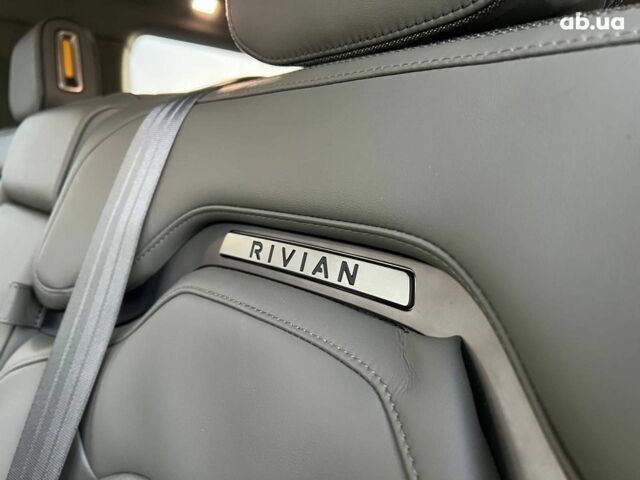 Серый Rivian R1S, объемом двигателя 0 л и пробегом 29 тыс. км за 57490 $, фото 37 на Automoto.ua
