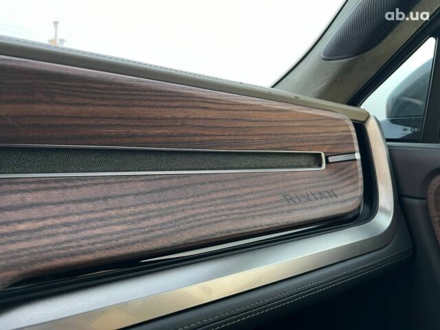 Серый Rivian R1S, объемом двигателя 0 л и пробегом 29 тыс. км за 57490 $, фото 31 на Automoto.ua