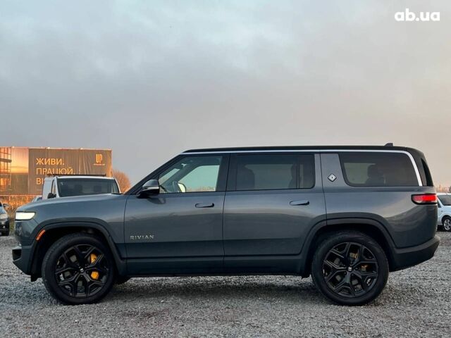 Серый Rivian R1S, объемом двигателя 0 л и пробегом 29 тыс. км за 57490 $, фото 3 на Automoto.ua