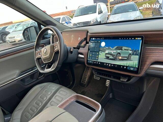 Серый Rivian R1S, объемом двигателя 0 л и пробегом 29 тыс. км за 57490 $, фото 48 на Automoto.ua