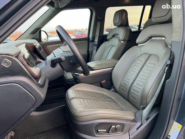 Серый Rivian R1S, объемом двигателя 0 л и пробегом 29 тыс. км за 57490 $, фото 18 на Automoto.ua