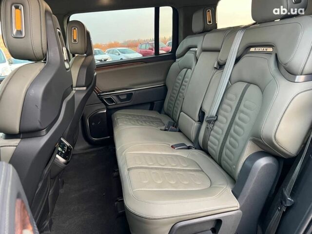 Серый Rivian R1S, объемом двигателя 0 л и пробегом 29 тыс. км за 57490 $, фото 36 на Automoto.ua