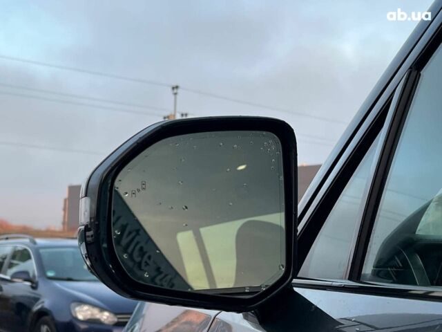 Серый Rivian R1S, объемом двигателя 0 л и пробегом 29 тыс. км за 57490 $, фото 13 на Automoto.ua