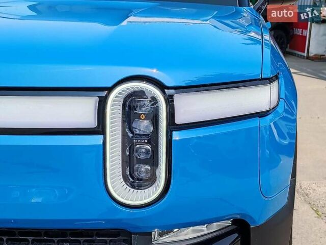 Серый Rivian R1S, объемом двигателя 0 л и пробегом 10 тыс. км за 55290 $, фото 3 на Automoto.ua