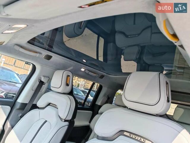 Серый Rivian R1S, объемом двигателя 0 л и пробегом 10 тыс. км за 55290 $, фото 19 на Automoto.ua
