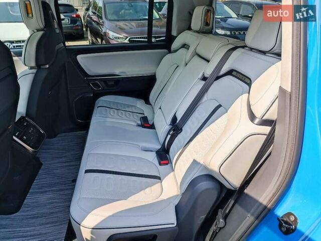Серый Rivian R1S, объемом двигателя 0 л и пробегом 10 тыс. км за 55290 $, фото 26 на Automoto.ua