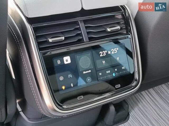 Серый Rivian R1S, объемом двигателя 0 л и пробегом 10 тыс. км за 55290 $, фото 28 на Automoto.ua